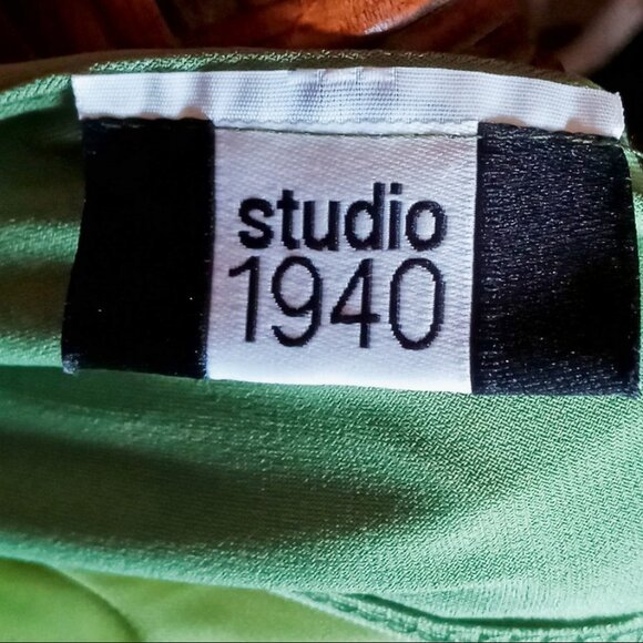 Studio 1940 Vintage Flowy Silky Sage Green Sleeveless Light & Airy Blouse - Picture 10 of 14